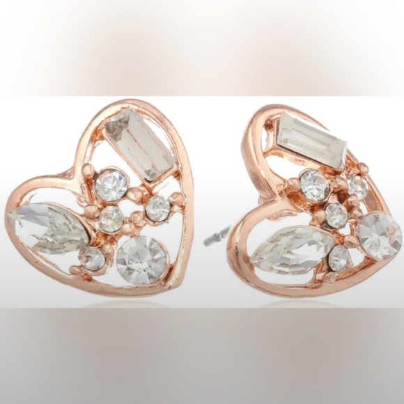 Low Start Betsy Johnson-Heart Crystal Earrings 🩷 - Picture 1 of 3